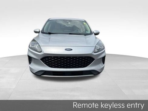 Used 2020 Ford Escape SE FWD image 2