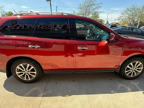 Used 2014 Nissan Pathfinder SV image 9