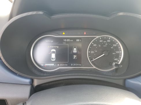 Used 2025 Nissan Versa SV FWD image 17
