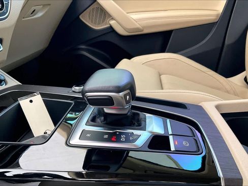 Used 2023 Audi Q5 e Premium Plus w/ Premium Plus Package image 33