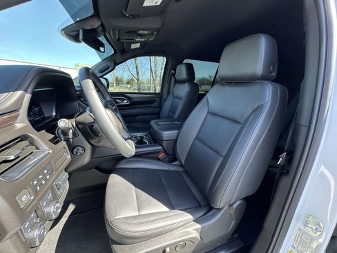 Certified 2024 Chevrolet Tahoe Z71 w/ Luxury Package AWD/4WD image 11