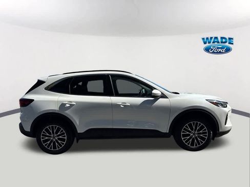 New 2024 Ford Escape PHEV image 4