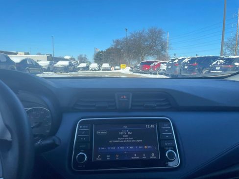 Used 2025 Nissan Versa SV image 17