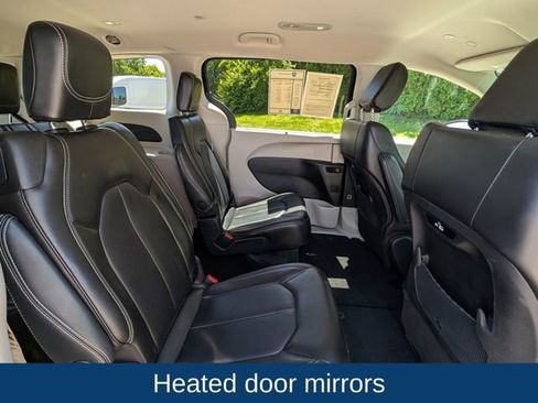 Used 2023 Chrysler Pacifica Touring-L FWD image 29