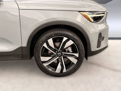 Certified 2024 Volvo XC40 B5 Plus w/ Protection Package image 12