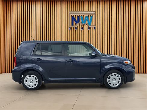 Used 2012 Scion xB FWD image 25