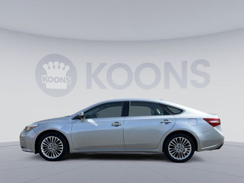 Used 2018 Toyota Avalon Limited w/ All Weather Liner Package FWD image 2