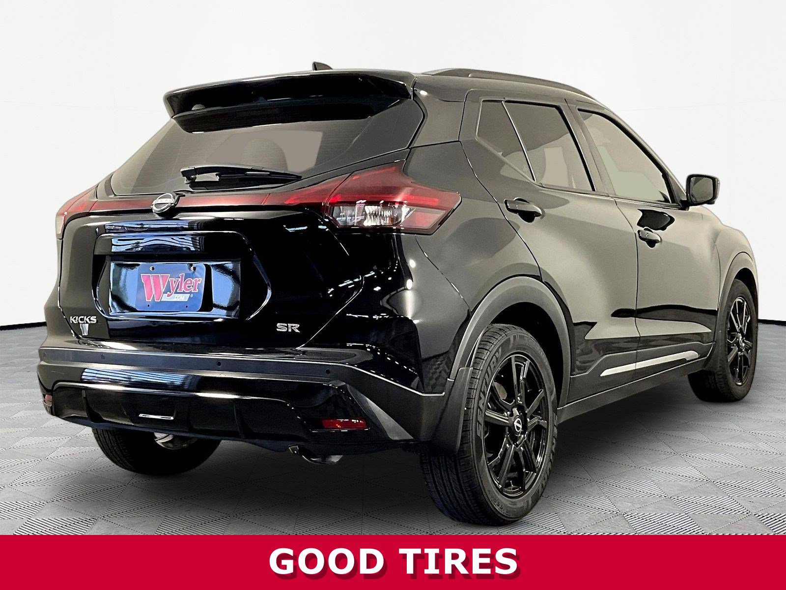 Used 2022 Nissan Kicks SR FWD image 6