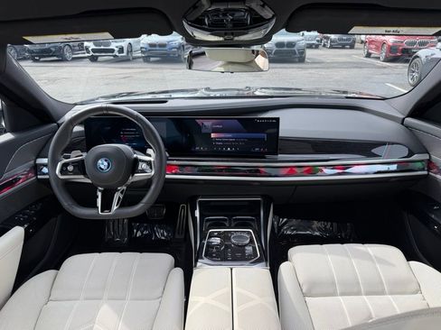 Used 2025 BMW 750e xDrive AWD/4WD image 28