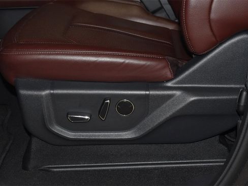 Used 2024 Ford Expedition Limited image 13