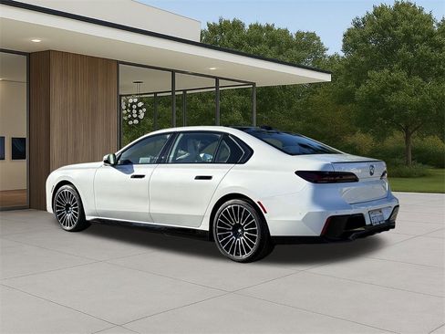 Used 2025 BMW i7 eDrive50 w/ M Sport Package image 11