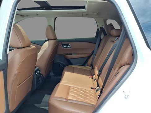 Certified 2024 Nissan Rogue Platinum w/ Platinum Premium Package AWD/4WD image 5