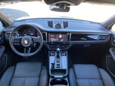 Certified 2025 Porsche Macan image 29