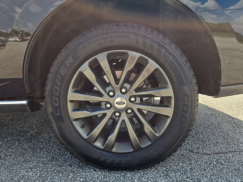 Used 2020 Ford Expedition Limited RWD image 27