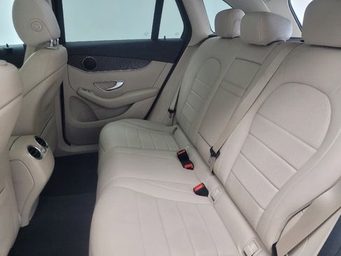 Used 2019 Mercedes-Benz GLC 300 4MATIC w/ Premium Package image 18