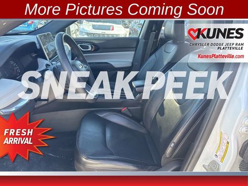 Used 2023 Jeep Compass Limited image 12
