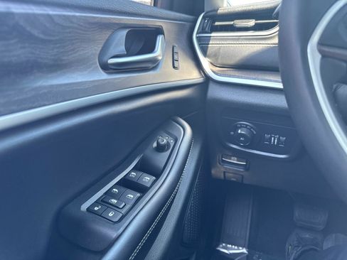 Used 2023 Jeep Grand Cherokee L Limited AWD/4WD image 21