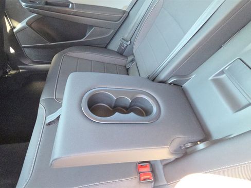 Used 2024 Volkswagen Taos SE image 21