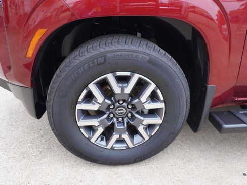 Used 2024 Nissan Frontier SL RWD image 29