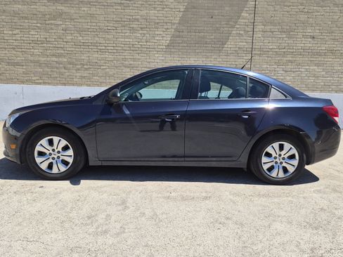 Used 2014 Chevrolet Cruze LS FWD image 8