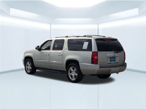 Used 2011 Chevrolet Suburban LTZ image 4