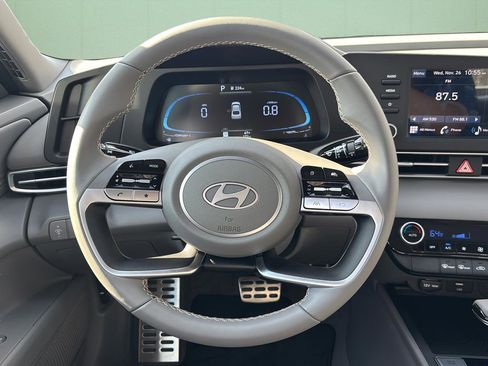 Certified 2025 Hyundai Elantra Sport image 33