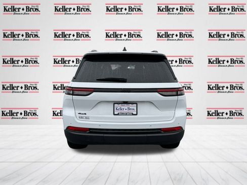 Certified 2023 Jeep Grand Cherokee Altitude image 6