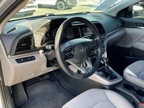 Used 2020 Hyundai Elantra SE image 13
