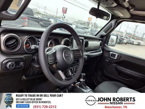 Used 2023 Jeep Gladiator Sport image 5