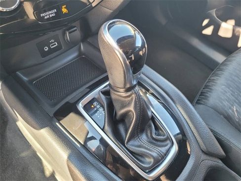 Used 2018 Nissan Rogue SV image 20