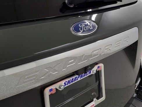 Used 2022 Ford Explorer XLT w/ Equipment Group 202A image 28