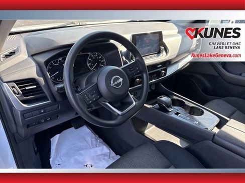 Used 2024 Nissan Rogue SV image 30