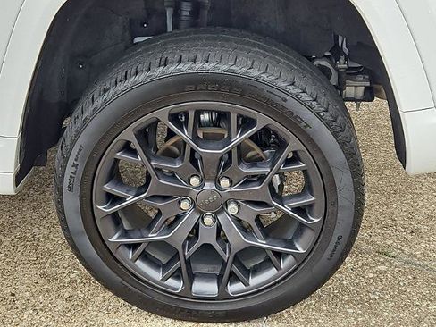 Used 2025 Jeep Grand Cherokee Summit w/ Obsidian Package AWD/4WD image 32