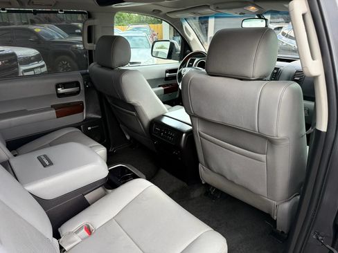 Used 2017 Toyota Sequoia Platinum AWD/4WD image 19