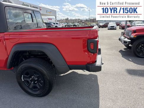 Used 2024 Jeep Gladiator Sport image 9