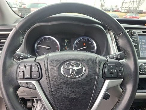 Used 2014 Toyota Highlander XLE image 18