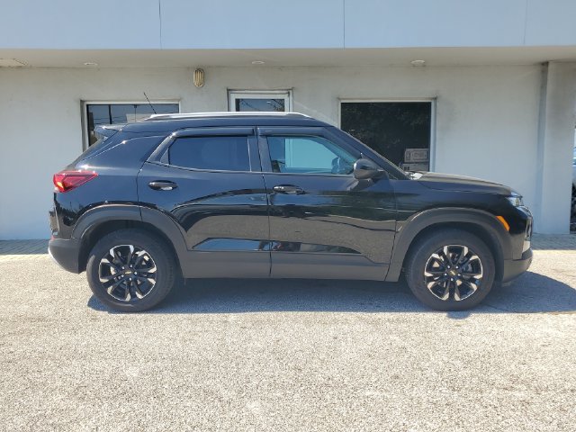 Used 2022 Chevrolet TrailBlazer LT w/ Convenience Package FWD image 5