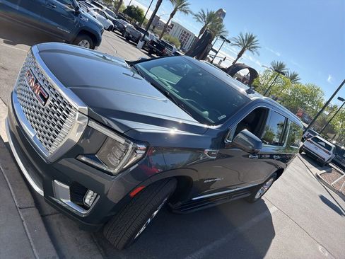 Used 2021 GMC Yukon XL Denali image 7