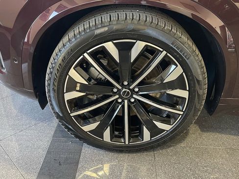 Used 2025 Volvo XC90 T8 Ultra w/ Lounge Package image 23