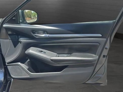 Used 2022 Nissan Altima 2.5 SV FWD image 18