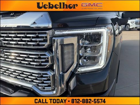 Used 2021 GMC Sierra 2500 Denali w/ Denali Black Diamond Edition image 12