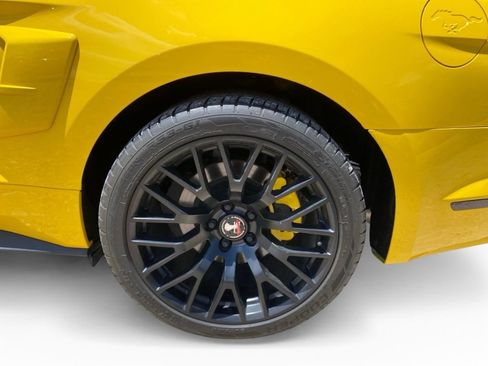 Used 2017 Ford Mustang Coupe RWD image 12
