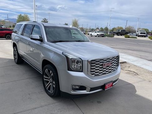 Used 2019 GMC Yukon XL Denali w/ Denali Ultimate Package AWD/4WD image 7