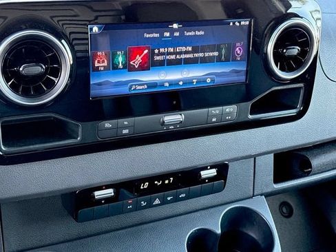Used 2025 Mercedes-Benz Sprinter 2500 image 18