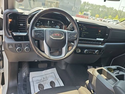 Used 2022 GMC Sierra 1500 Elevation w/ LPO, Elevation Black Package AWD/4WD image 17
