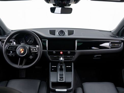 Certified 2026 Porsche Macan AWD/4WD image 11