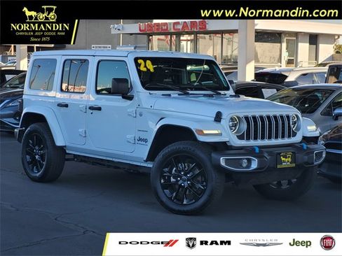 Used 2024 Jeep Wrangler Unlimited Sahara image 1