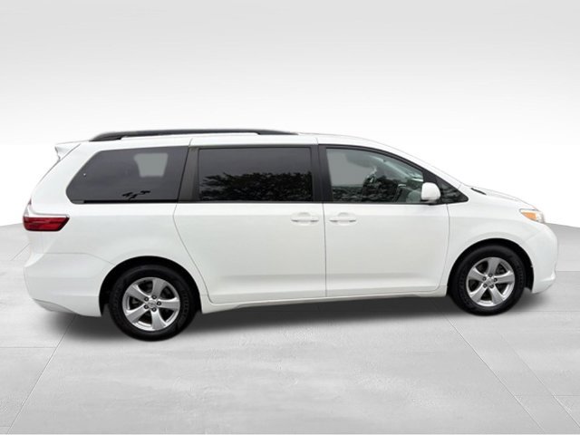 Used 2016 Toyota Sienna LE FWD image 25