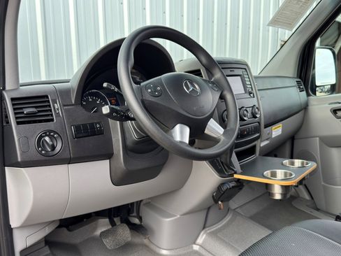 Used 2018 Mercedes-Benz Sprinter 2500 image 12