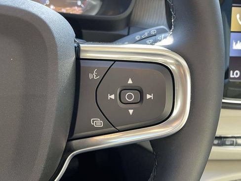 Used 2022 Volvo XC40 T5 Inscription w/ Climate Package AWD/4WD image 11